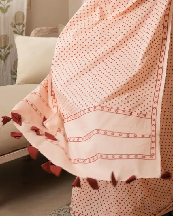 Peach_Cotton_Blossom_Mini_Polka_Dot_Mul_Saree_With_Tassels_For_Women